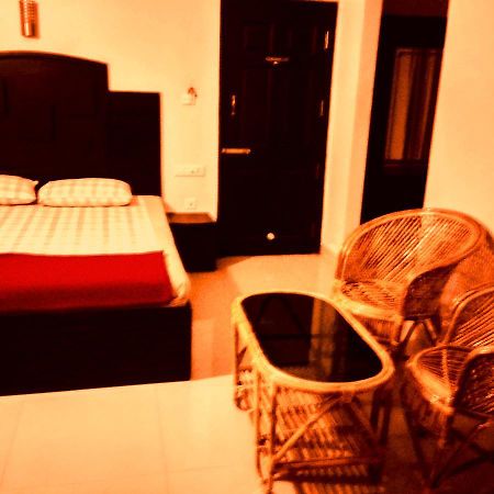 Hotel Royal Nest Vandiperiyar Exterior photo