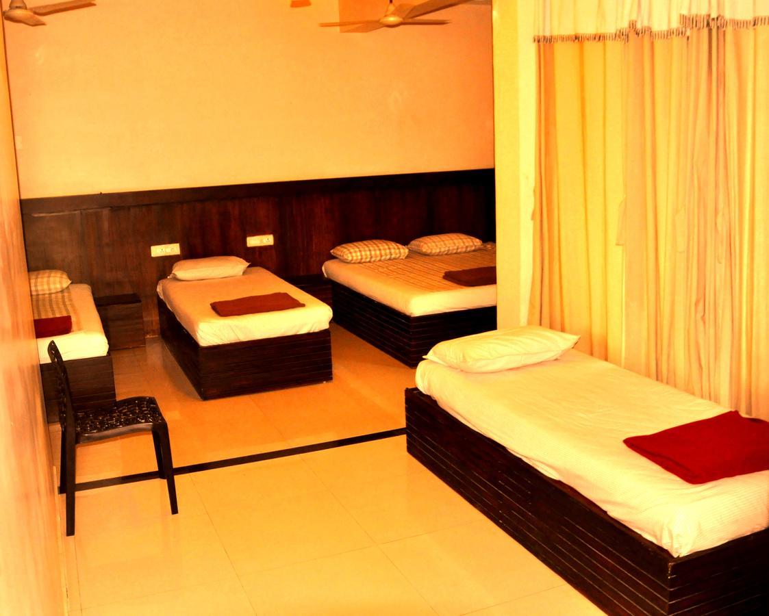 Hotel Royal Nest Vandiperiyar Exterior photo