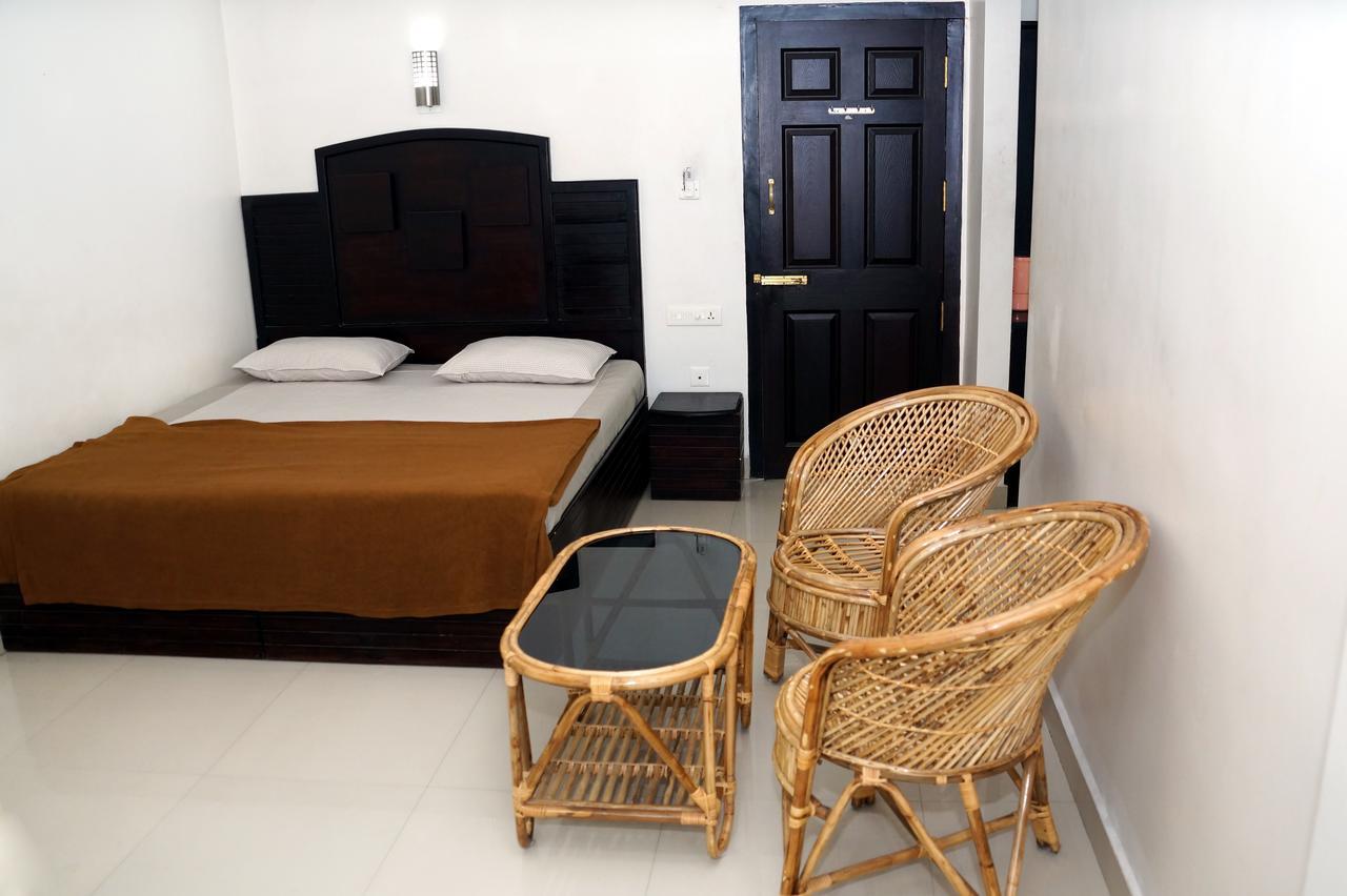 Hotel Royal Nest Vandiperiyar Exterior photo
